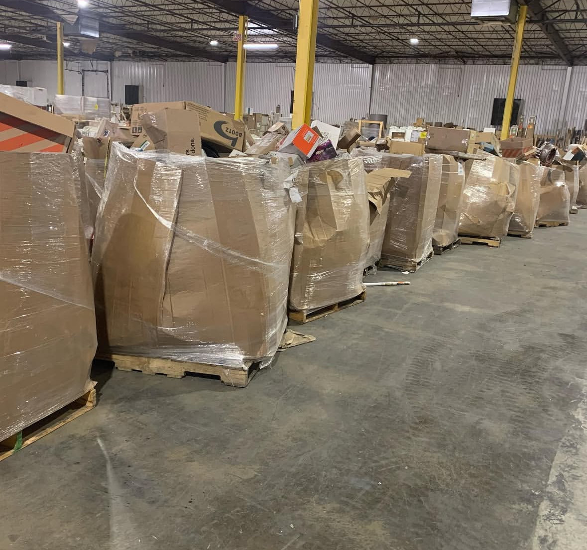 Buy Louis Vuitton Liquidation Pallets (50+ to 150+ pieces- $600) - Image 4